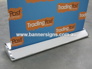 Retractable banner stand for offices or trade shows